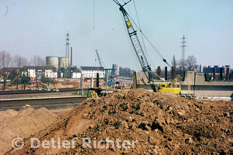 1975: Nettergasse - Brückenbau über die Bahn