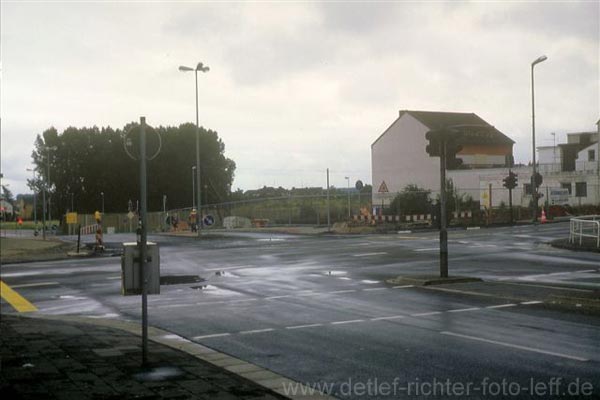1985: Blick nach Rheinfeld (Ecke Krefelder Str./Florastr. ohne Kinocenter)