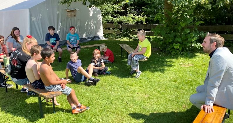 Bürgermeister Erik Lierenfeld antwortete auf viele Fragen der Kinder und Jugendlichen
