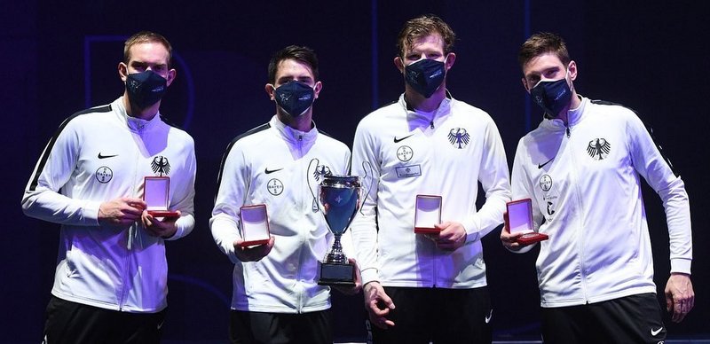 Nach der Siegerehrung in Budapest, von links: Benedikt Wagner, Matyas Szabo, Richard Hübers und Max Hartung