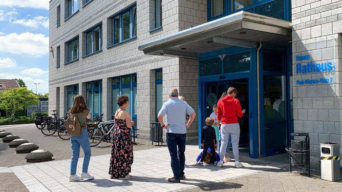 Der Bürgermeister wird beim Facebook-Talk auch Maßnahmen zum Abbau von Wartezeiten am Bürgeramt vorstellen 