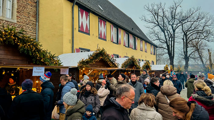 Dormagen: Der Nikolausmarkt in Zons