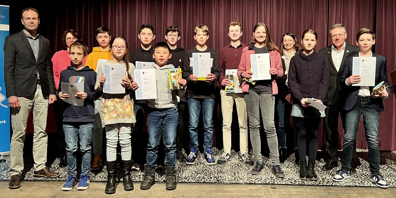 Gruppenfoto nach der Auszeichnung im Norbert Gymnasium Knechtsteden