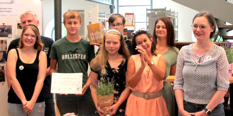 Lehrkräfte und Schüler der Rachel-Carson Schule freuten sich über Platz 1 Lehrkräfte und Schüler der Rachel-Carson Schule freuten sich über Platz 1