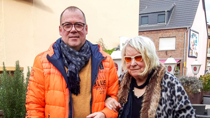 Christoph Kaiser, Ansprechpartner für Prävention von Kriminalität zum Nachteil von Senioren, mit Gastgeberin Elisabeth Fittgen