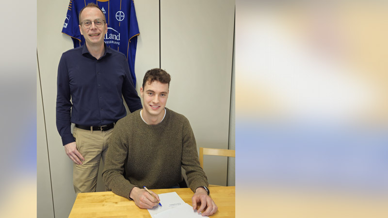 Moritz Köster - hier mit Björn Barthel -kehrt zum TSV Bayer Dormagen zurück