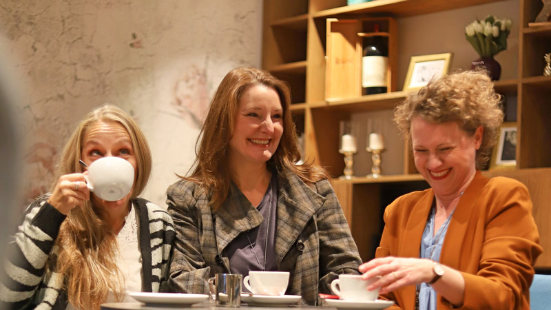 Am 8. November erwartet das Kammertheater „Damenbesuch“