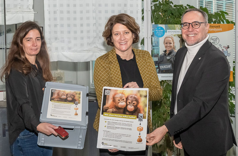 Yvonne Janssen, Landrätin Katharina Reinhold und Kreisdezernent Harald Vieten stellen die Sammelaktion vor