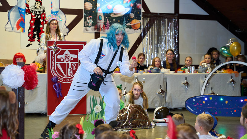 „Mit Raketenpower durch die Galaxie“ hieß das Motto der Kindersitzung in Ückerath