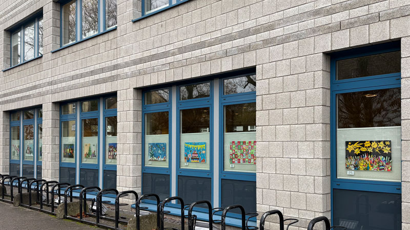 Der Kinderkunst-Adventskalender ist in Dormagen bereits Tradition