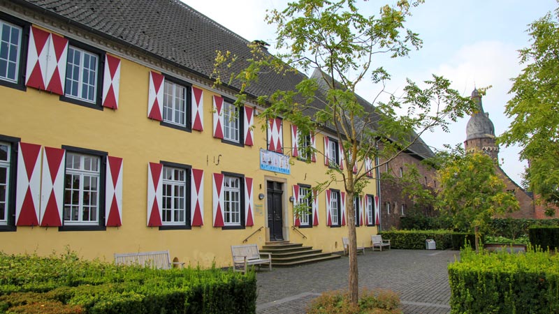 Mittwochs und an jedem 1. Samstag im Monat ist der Eintritt für Bürgerinnen und Bürger des Rhein-Kreises kostenlos