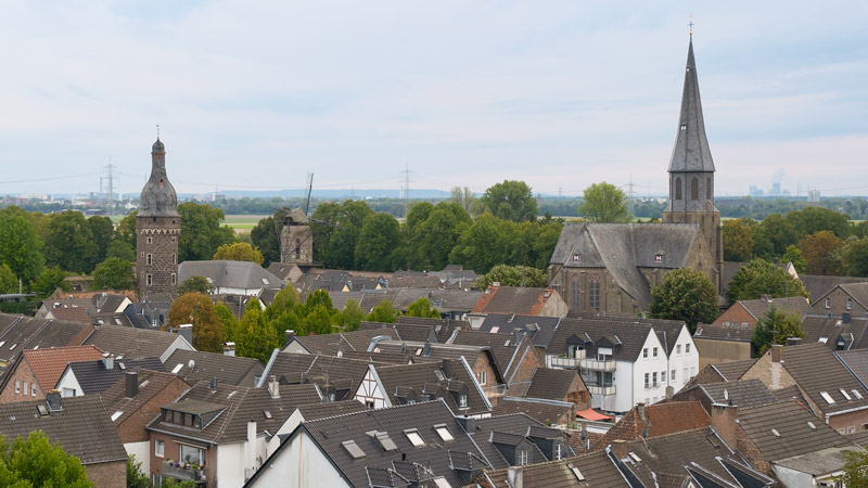 Dormagen: Über den tollen Ausblick vom Dach des Rheinturms können sich die Gäste am Ende der Führung freuen