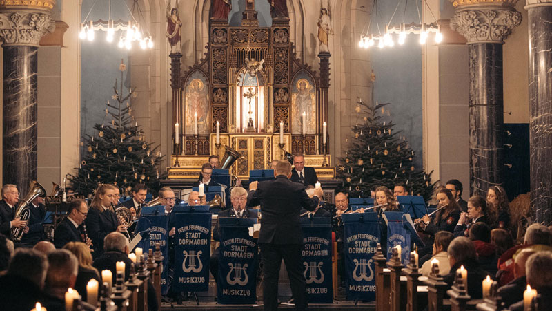 Kurz vor Weihnachten gibt der Musikzugs der Feuerwehr Dormagen ein Doppelkonzert in der Kirche St. Martinus