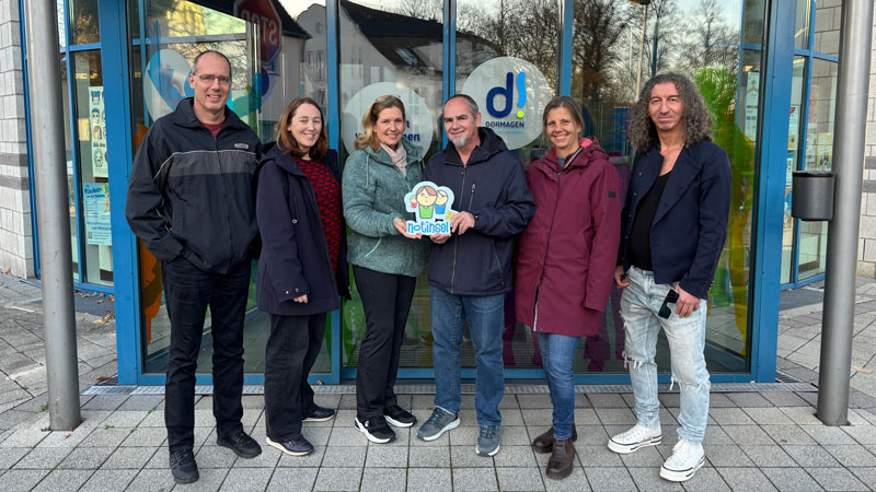 Dormagen: Der Vorstand der Stadt-Elternschaft hat das Projekt Notinseln im Fokus: Sascha Voigt, Shannon Digby, Bärbel Jost, Jürgen Zimmermann, Tanja Rieger und Engin Imre  (v. l.)