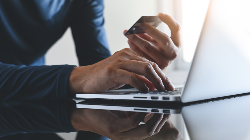 Ein Vortrag informiert über Chancen und Risiken bei Onlinebanking, Onlineshopping oder Bezahlen im Internet