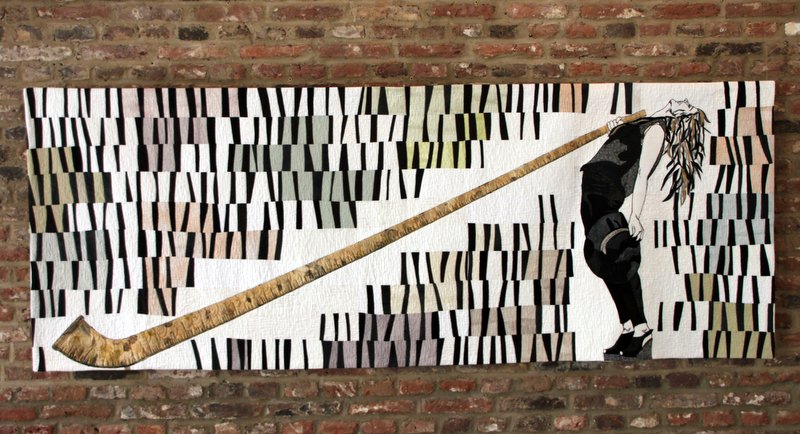 Dormagen: Diese Quilt-Arbeit von Adelheid Risi zeigt ein Alphorn in Originalgröße 
