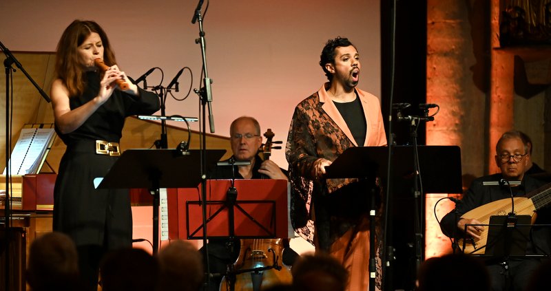 Dormagen: Sorgten für Begeisterung bei „Universo Alessandro Scarlatti“: Der brasilianische Sopranist Bruno de Sà und ‍‍Dorothee Oberlinger (Blockflöte), die auch für das nächste Jahr als Artist in Residence verpflichtet wurde