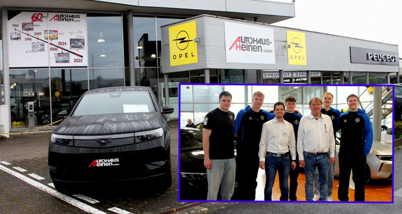 Fünf Handballer des TSV Bayer Dormagen sahen sich beim Tag der offenen Tür im Autohaus Heinen um