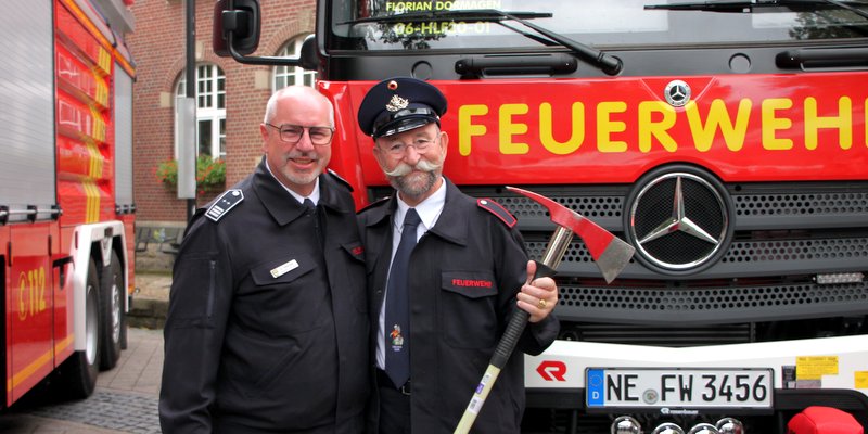 Mit Horst Lichter präsentierte der Gohrer Löschzugführer Stefan Kemper einen prominenten Unterstützer der Feuerwehr
