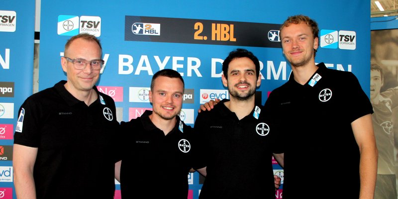 Blicken auf die Handball-Saison 2025/26, von links: Geschäftsführer Björn Barthel, Julian Bauer, Peter Strosack und Christian Simonsen 