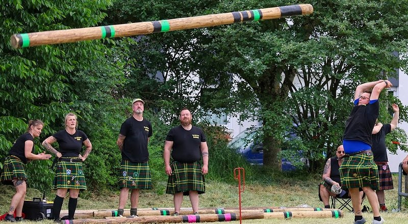 Dormagen: Das Baumstammwerfen ist eine feste Disziplin der Highland-Games