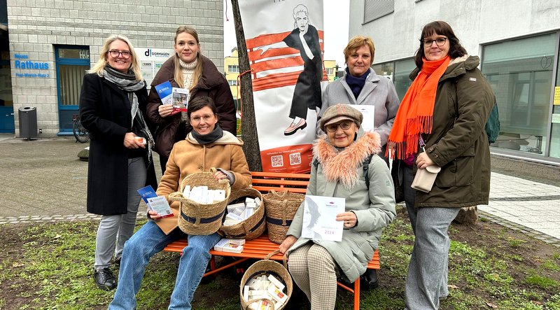 Setzten ein Zeichen gegen Gewalt: Anja Hain, Maren Roskam, Ida Dietrich, Dr. Gerta van Oost, Katja Creutzmann und Daniela Schligten