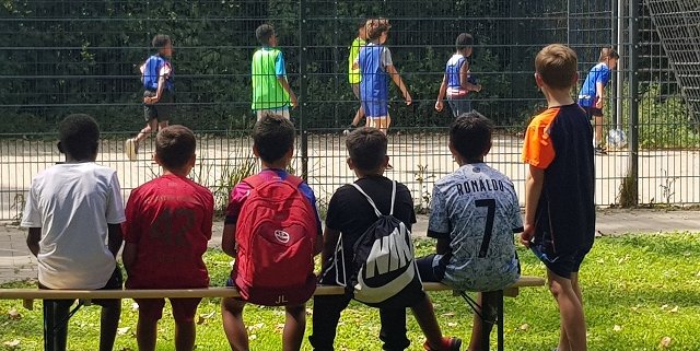 Am Samstag können Kids von 8 bis 16 wieder um Medaillen kicken