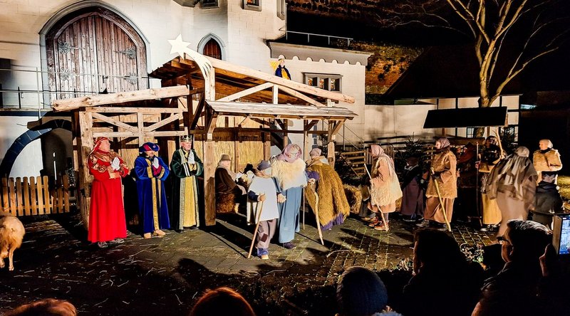 Der Stall und viele Kostüme wurden von Vereinsmitgliedern selbst angefertigt