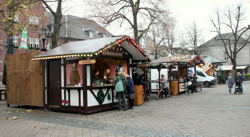 Einige Buden bieten bereits Schmackhaftes an