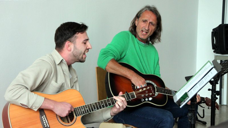 Dormagen: Oliver Joeres und Marius Brings sorgten für musikalische Untermalung