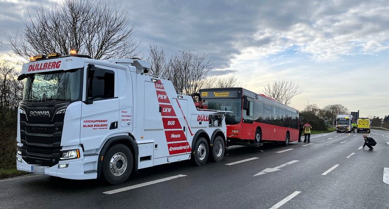 Trotz Absperrungen versuchten einzelne Verkehrsteilnehmer die Einsatzstelle zu umfahren
