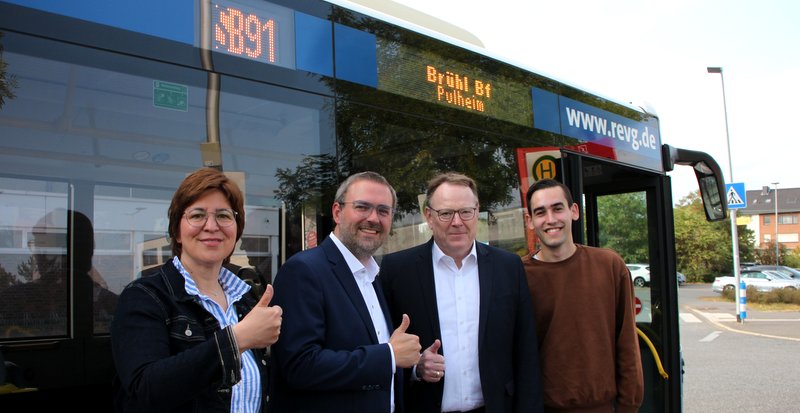 Setzen sich für die Fortführung der Schnellbuslinie ein, von links: Tina Lang, Erik Lierenfeld, Torsten Burmester und Mattis Dieterich