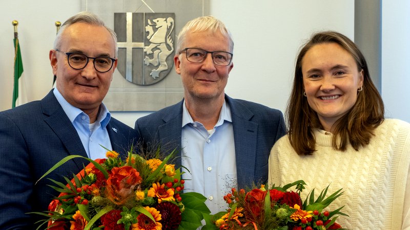Der Dormagener Carsten Müller (Mitte) leitete die Sitzung, in der Christina Borggräfe zum Nachfolger von Udo Bartsch (links) gewählt wurde