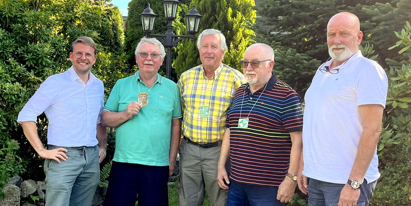 Spender und Empfänger, von links: Martin Voigt, Friedhelm Spitzenberg, Siegfried Ritterbach, Klaus Stange und Marc Röhrkasten
