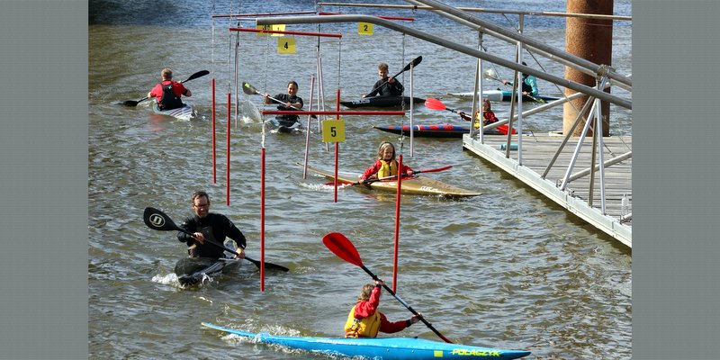 Vor dem Bootshausgelände wurde eine schwimmende Toranlage errichtet