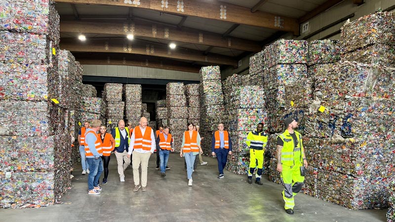Die Gäste des SWD-Unternehmerfrühstücks erhielten Einblicke in das Aluminium-Recycling