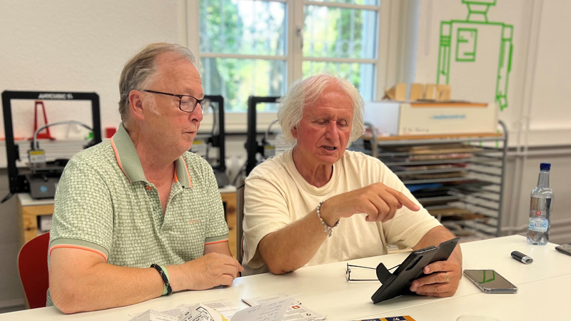 In der Digitalsprechstunde erhalten Interessierte Antworten auf Fragen rund ums Smartphone