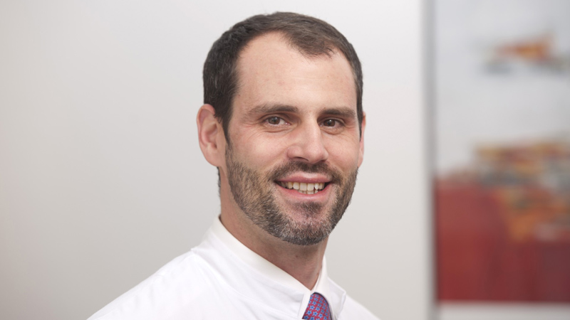 Auch Dr. Nicholas Bohnert, Chefarzt der Klinik für Allgemein- und Viszeralchirurgie am Krankenhaus Dormagen, informiert Interessierte über Divertikulitis 