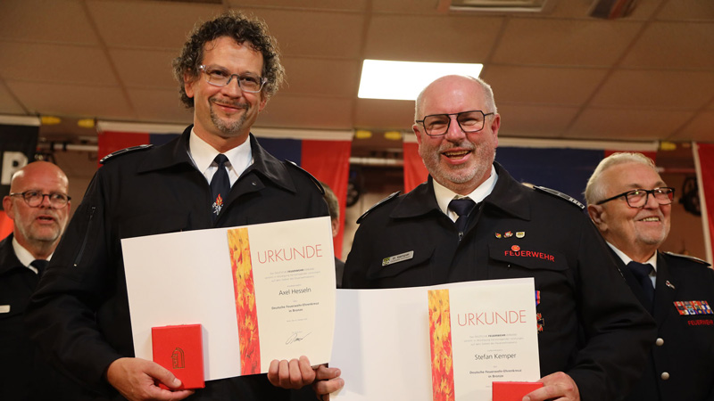 Dormagen: Axel Hesseln und Stefan Kemper wurden mit dem Deutschen Feuerwehr-Ehrenkreuz in Bronze ausgezeichnet