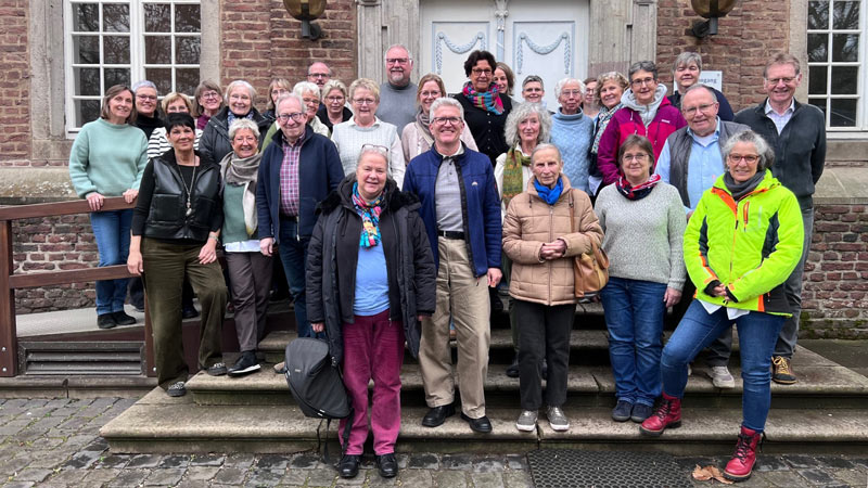 Die Hospizbewegung qualifizierte Ehrenamtliche und Koordinatorinnen im Kloster Langwaden