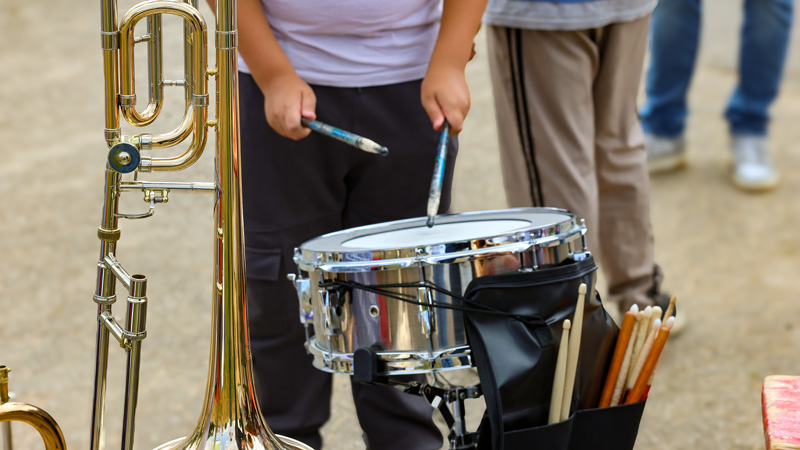 Direkt ausprobieren statt nur zuhören: Die Musikschule präsentierte ihr Angebot auch beim Jugendtag 2025