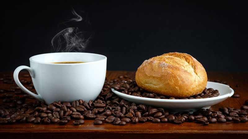 Fair gehandelter Kaffee und frische Brötchen:  Faires Frühstück in der Alten Apotheke