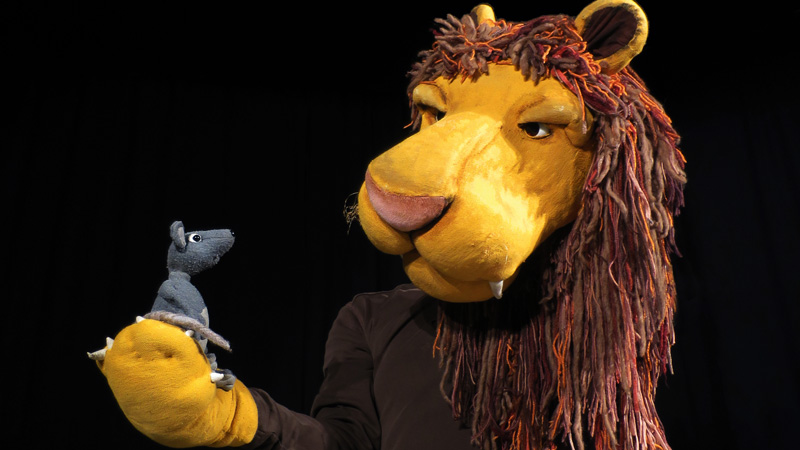 Das Fithe-Figurentheater zeigt die Geschichte von „Löwe und Maus“ in der Kulle