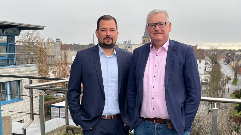 Dr. Martin Brans (re.) freut sich auf die Zusammenarbeit mit Moritz Rechenberger