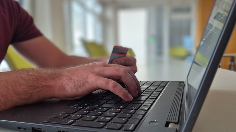 Onlineeinkäufe und Onlinebanking: Ein Vortrag der Verbraucherzentrale informiert über mögliche Risiken