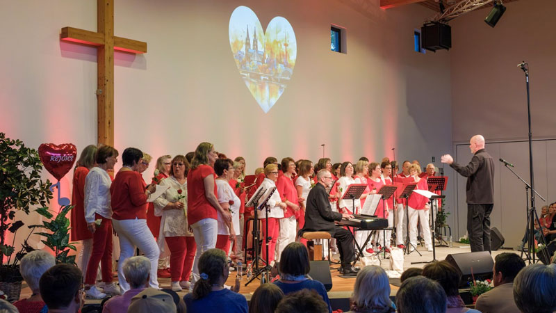 Rejoice! begeistert beim Jubiläumskonzert in der Baptistenkirche
