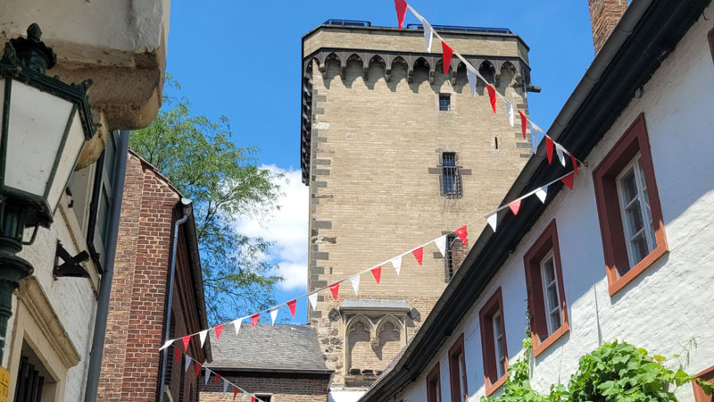 Dormagen: Der Rheinturm in Zons
