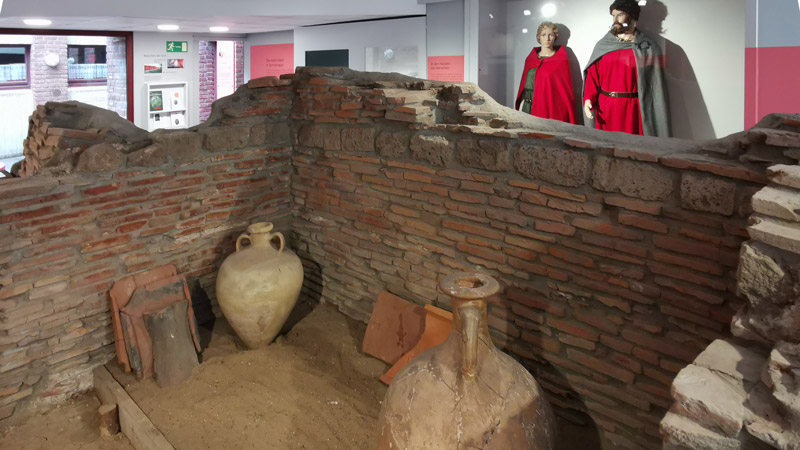 Exponate im Römerkeller, in der Römerausstellung und im Römergarten erzählen die Geschichte des römischen Reiterkastells in Dormagen.