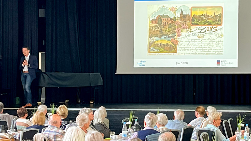 Alte Postkarten aus Zons wecken bei einigen Gästen sicherlich schöne Erinnerungen