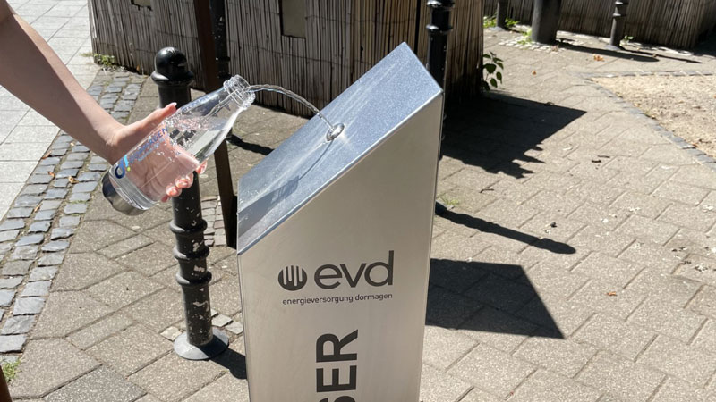 Kostenloses Wasser gibt es auch an Trinkwasserbrunnen am Rathaus 